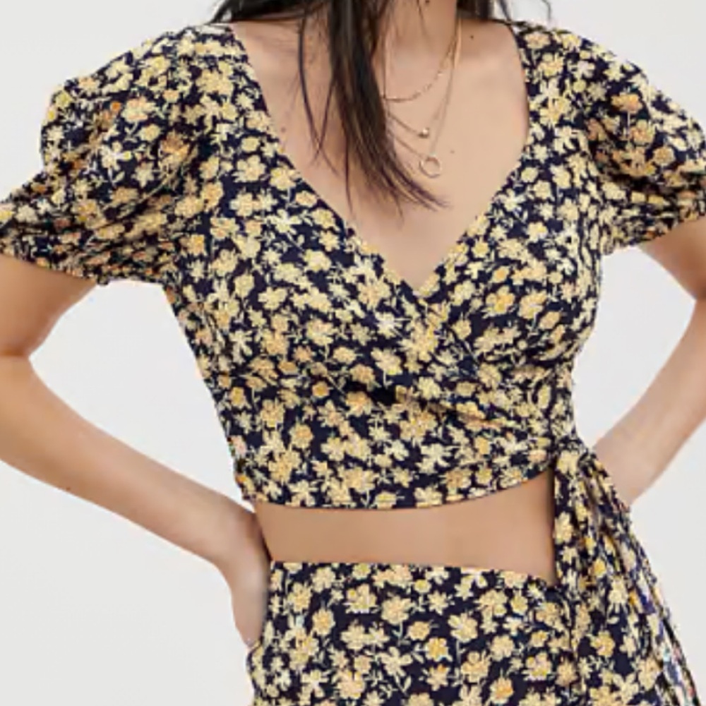 Kiss the Sky Floral Crop Top